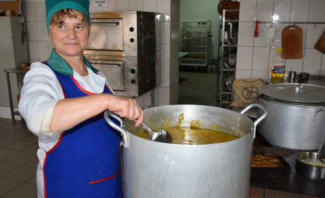 Опитування: якою була ваша улюблена страва в шкільній їдальні