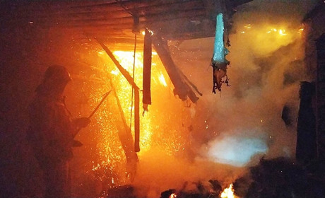 У Старій Рафалівці горіла господарська будівля