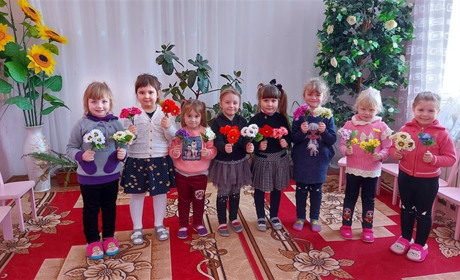 У садочку «Сонечко» денний сон дітлахів оберігають  жабки та ведмедики, якими оздоблені нові ліжечка