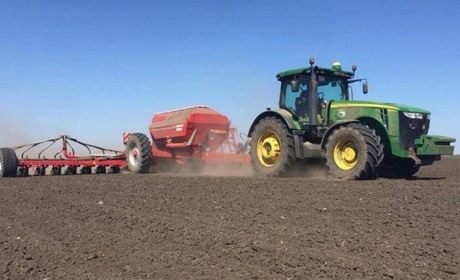 Посівна розпочалася: як під час війни працює агропідприємство «Відродження» на Фастівщині