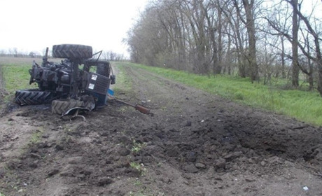 На Херсонщині через ворожу міну загинув водій трактора