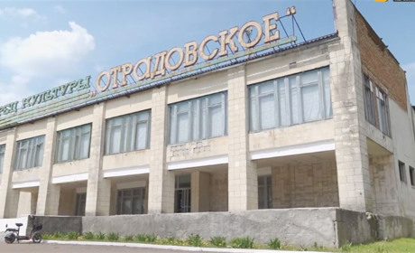 У фоє – дитячі гуртки, в підвалі – катівня: як на Херсонщині окупанти знущалися з полонених