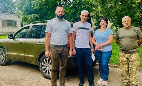 Захисникам передали автомобіль зі Сміли