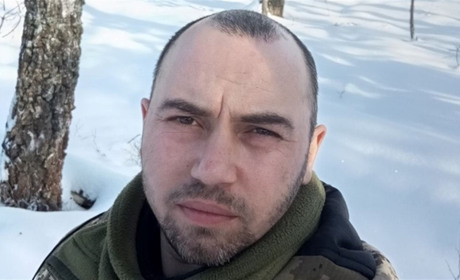 «Живе моментом «до». Військовий із Глухівщини проходить реабілітацію після ампутації у Вінниці