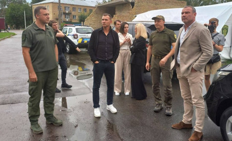 Легендарний Шева та голівудський актор Шрайбер приїхали у Макарів
