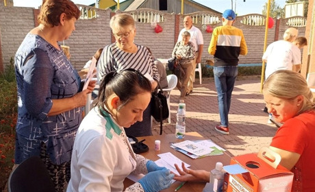 У Наталівці вузькопрофільні лікарі безкоштовно обстежували жителів громади: деталі