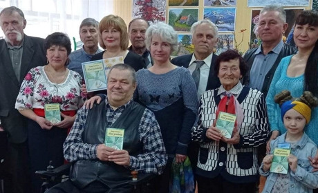 Усмішка під час війни: в Глухові презентували книгу Петра Товстухи