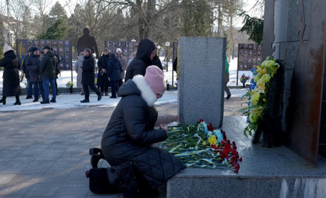 Шостка вшановує Героїв: третя річниця повномасштабного вторгнення