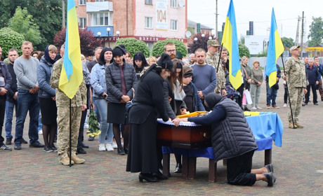 У Сарнах попрощалися із 30-річним солдатом Василем Куклою