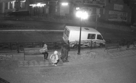 Правоохоронці розшукали зловмисників, які викрали скриньку з пожертвами в центрі Чорткова (+відео)