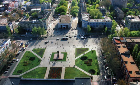 Херсон став Містом-героєм, а Ігоря Колихаєва нагородили орденом: розповідаємо, що це означає