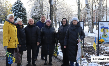 День Гідності та Свободи: у Петропавлівці на Алеї Слави вшанували пам'ять воїнів України (ВІДЕО)