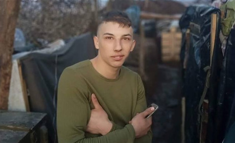 На Сватівщині прощатимуться із загиблим захисником Дмитром Стрекнєвим. Йому було б 22