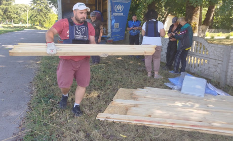 Як живуть люди на межі. Волонтери розказали історії жителів Бачівська після обстрілу