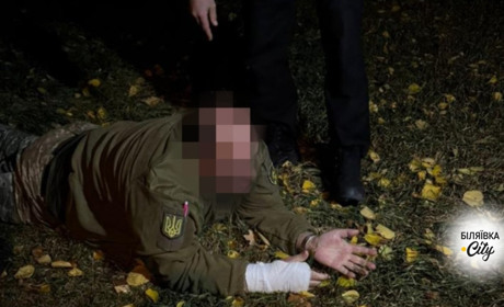 Шантаж-пропозиція за 1300 доларів: на Одещині затримали солдата роти охорони і командира РТЦК