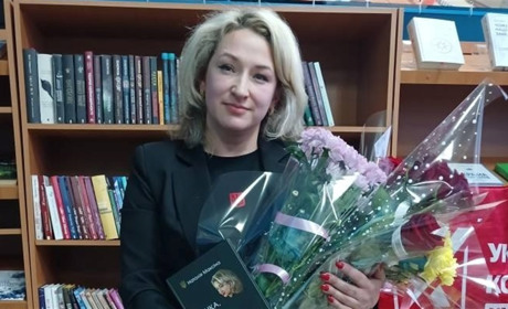 "Жінка, яка змінює світ": у Шостці презентували збірку віршів Наталії Максіної