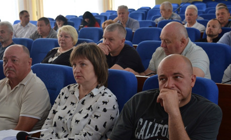 На сесії Звягельської райради вшанували Героїв, обговорили меліорацію та затвердили низку рішень
