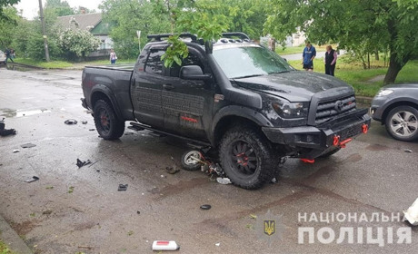 Під колеса позашляховика у Херсоні потрапили двоє школярів: поліція шукає свідків ДТП