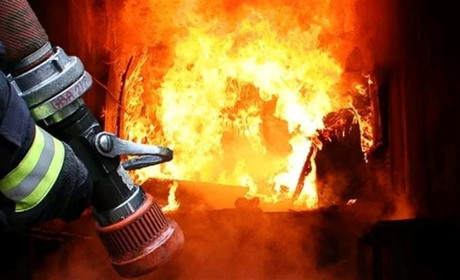 У Білопіллі вогнеборці, ліквідувавши загоряння літньої кухні, врятували від знищення будинок