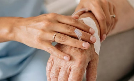 Що роблять медзаклади, якщо людина звернулась після нещасного випадку на роботі