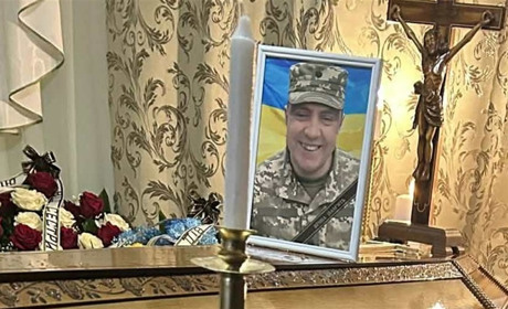 Сльози, прапори й тиша: Чортківщина попрощалася з Героєм Сорокою Андрієм