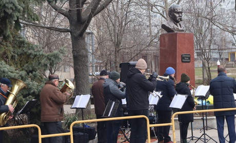 І на оновленій землі врага не буде, супостата... Южноукраїнці вшанували великого Кобзаря. ФОТО