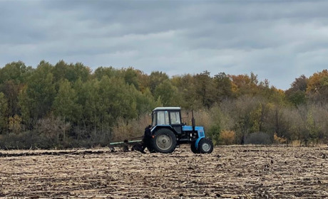 Аграрії Великобурлуччини отримали сходи озимих та підготували ґрунт до весняного засіву