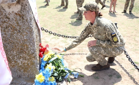 Бійці 57-ої бригади вклонилися могилі Костя Гордієнка