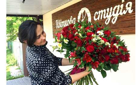 У «Квітковій студії» воїни з фронту замовляють для коханих жінок доставку букетів по Переяславу