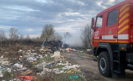 Три пожежі на Переяславщині: горіло несанкціоноване сміттєзвалище, чагарники та тюки сіна