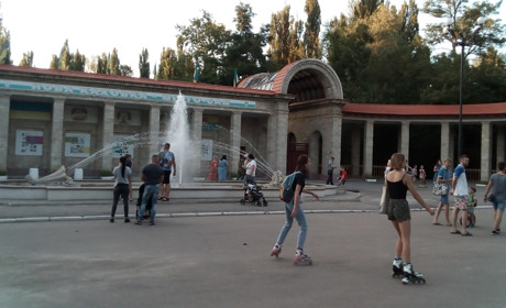 Запрошує Літній театр