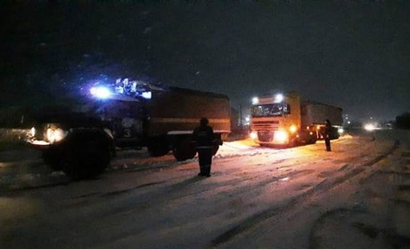 Перші наслідки снігопаду: на Херсонщині в снігову пастку потрапили майже 20 вантажівок