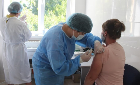 Дистанційка відміняється. 80% працівників освітніх закладів Городоцької громади провакциновані
