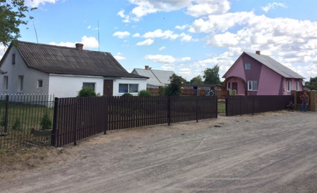 Громада Малого Жолудська зробила ремонт вулиці та огорожі біля ФАПу