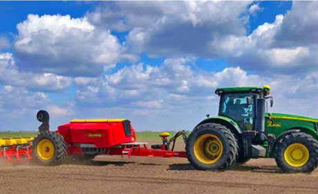 Через холоди аграрії Херсонщини змушені пересівати десятки тисяч гектарів