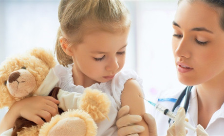 Міфи про вакцини: яким твердженням вірять українці