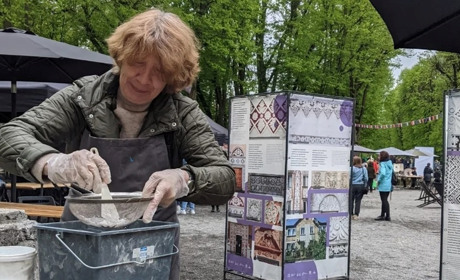 На Дні міста у Львові показали "кам'яні вишиванки" Нової Каховки