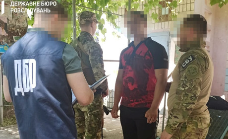 Судитимуть херсонського дезертира, який під час окупації міста працював у ворожій катівні