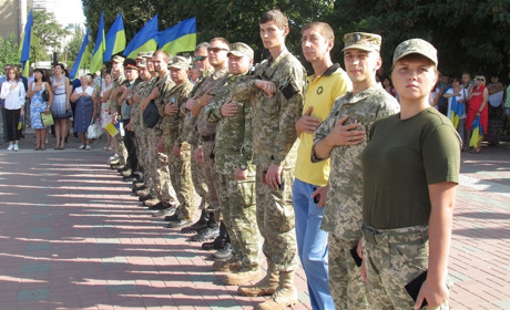 Виктория Вьюник: «Чистить картошку я не хотела, потому решила пойти в «радистки Кэт»