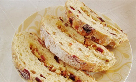 Paasbrood — голландський хліб. Великодня випічка різних країн