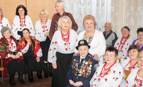 Ветерани Жмеринки зустрілися з легендарною особистістю, яка розсмішила Зеленського і Кошового