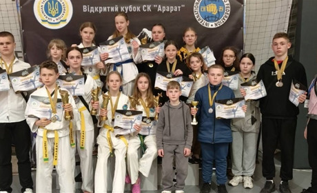 Переяславські "Акули" на відкритому кубку СК "Арарат" з таеквондо ІТФ вибороли тридцять медалей