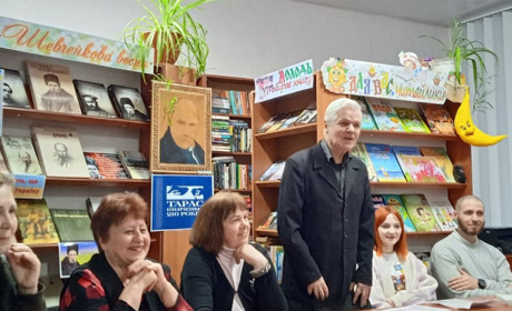 Всесвітній день поезії в Долинській відзначили читанням віршів в бібліотеках громади