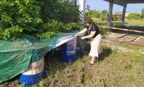 У Корделівці знайшли десять бочок з невідомою речовиною