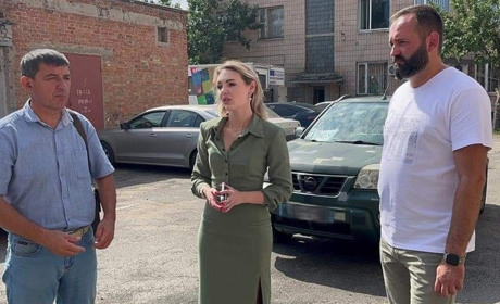 Зі Сміли захисникам передали чергову автівку