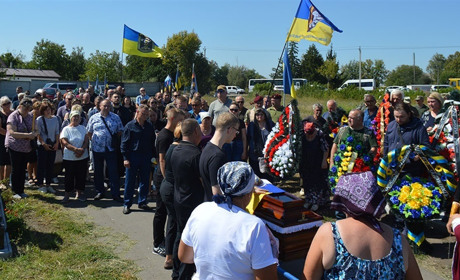 У Кагарлику з військовими почестями поховали молодшого сержанта Андрія Охріменка