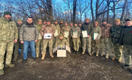 У Донецьку область відправилась делегація з Сумщини, щоб привітати військових