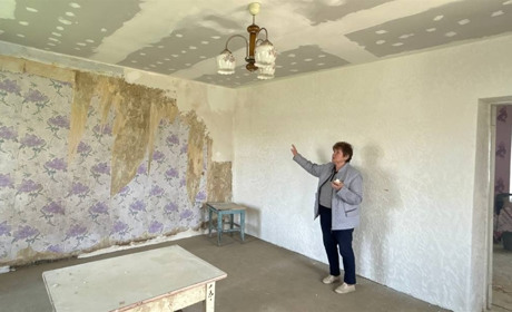 Дім для Тетяни: як у Біляївці всією громадою відновлюють житло одинокої жінки з інвалідністю