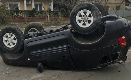 На улице Репина в Измаиле перевернулось авто