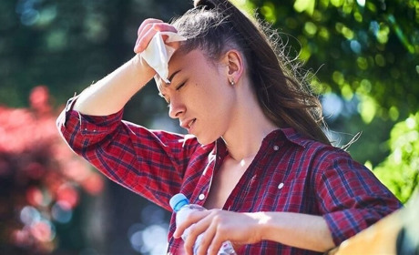 Як вберегтися від сонячного удару: поради, ознаки та профілактика